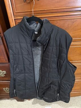 Free Country Black Quilted Reversible Vest with Gray Fleece Lining